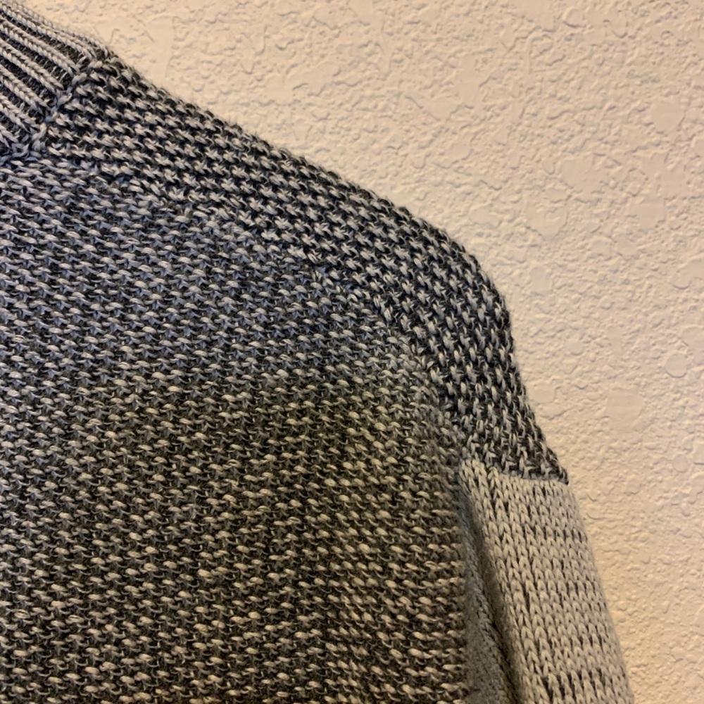Guess Sweater - Picture 9 of 9